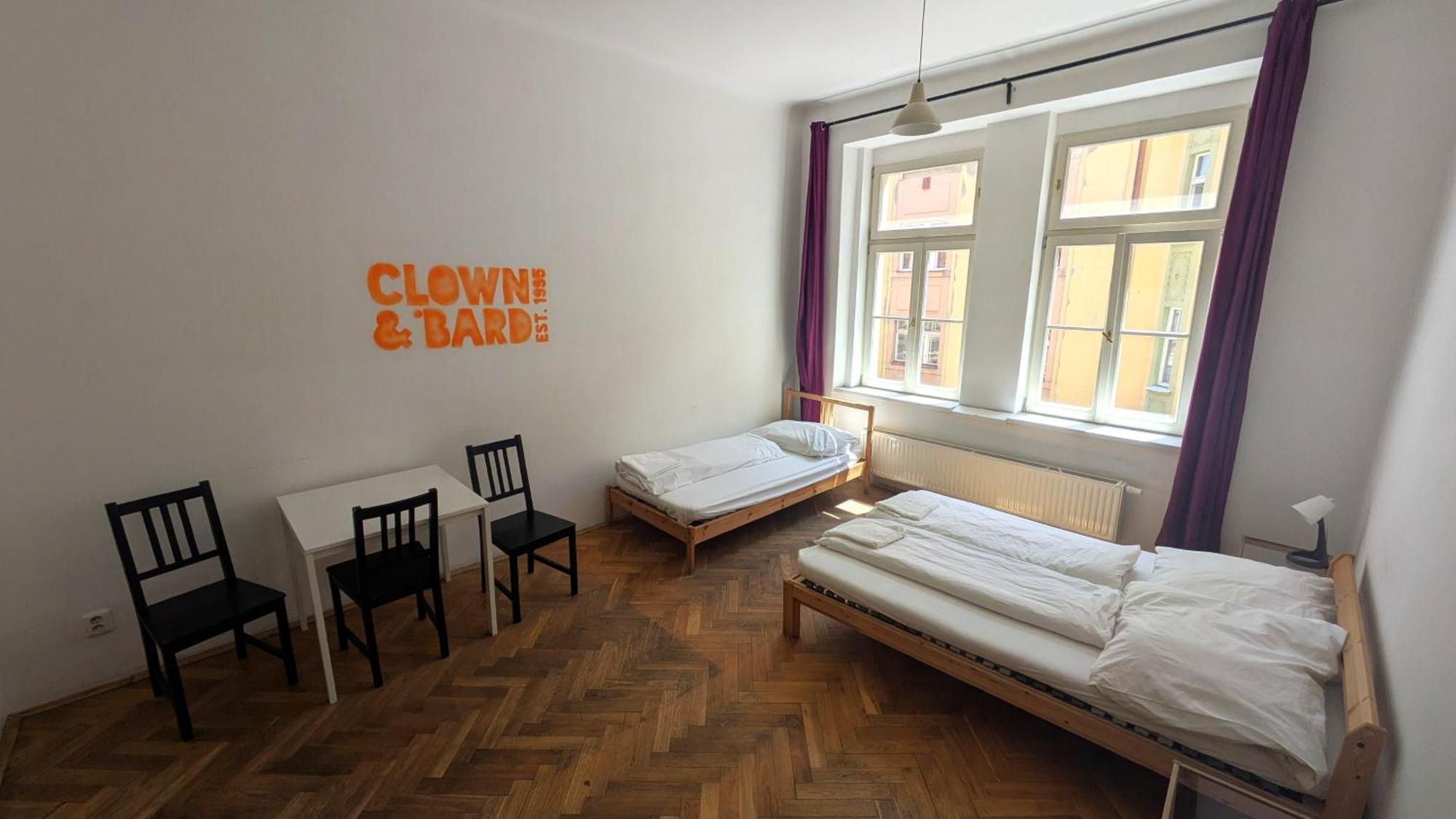 Clown And Bard * Praag