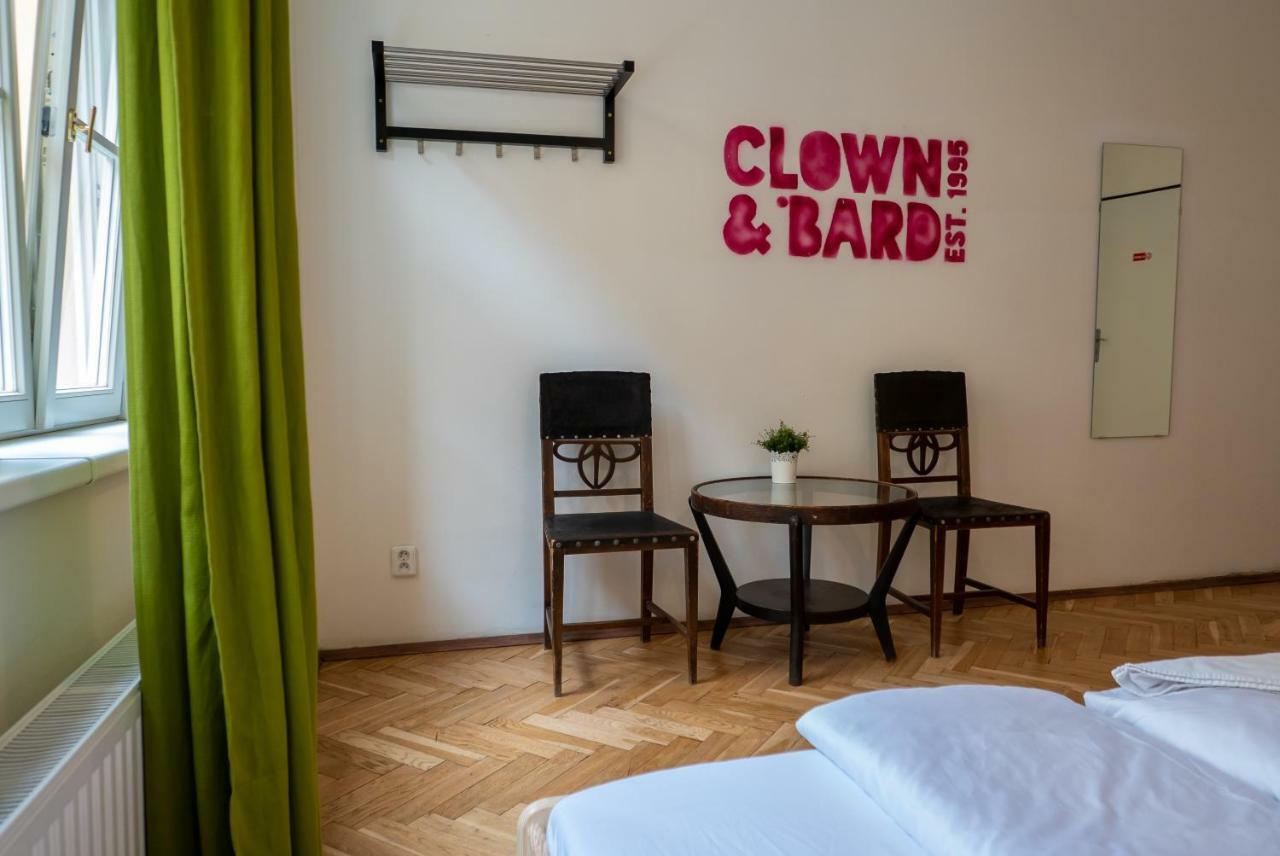 Hostel Clown And Bard Praag