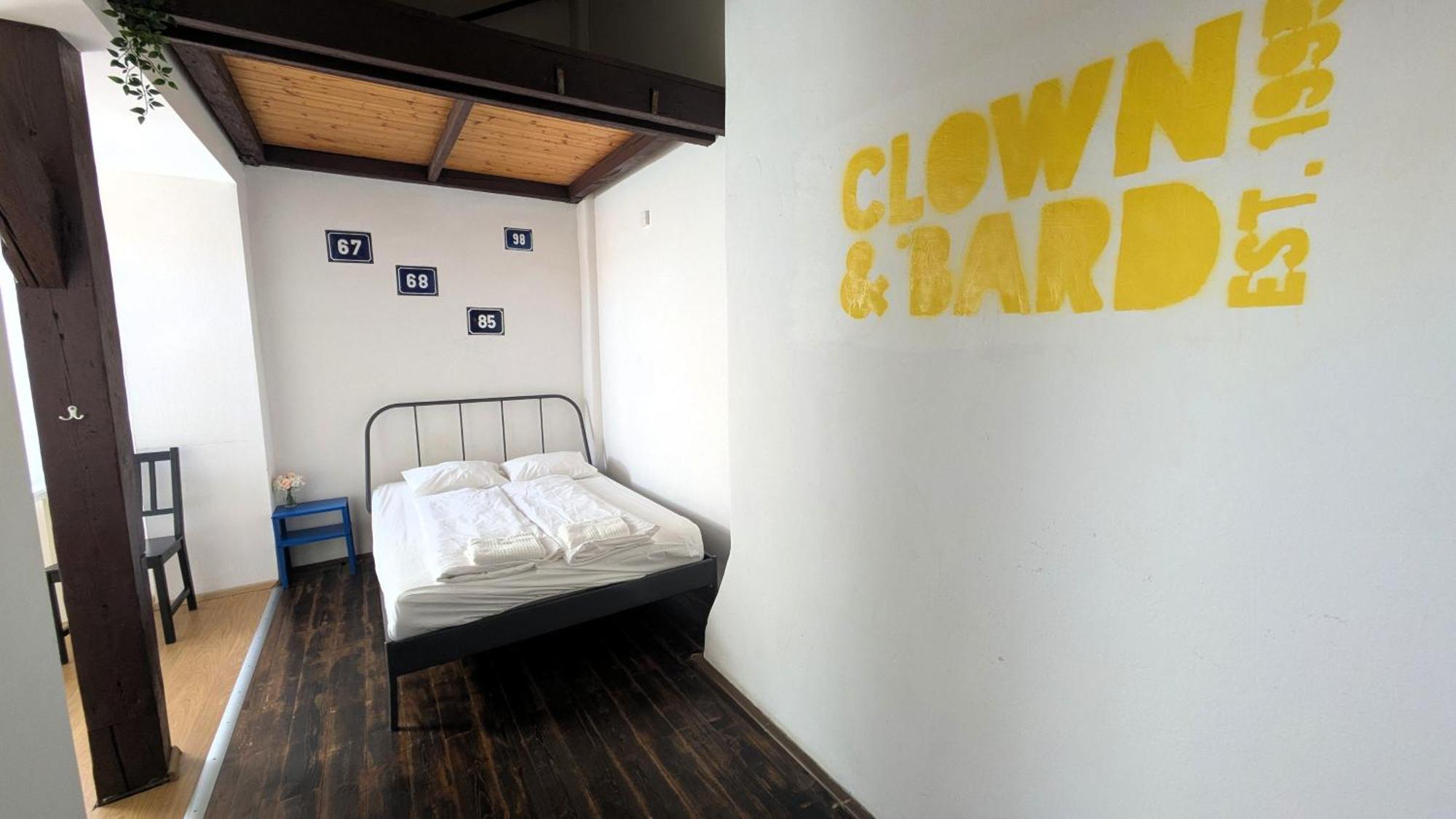 Clown And Bard Hostel *